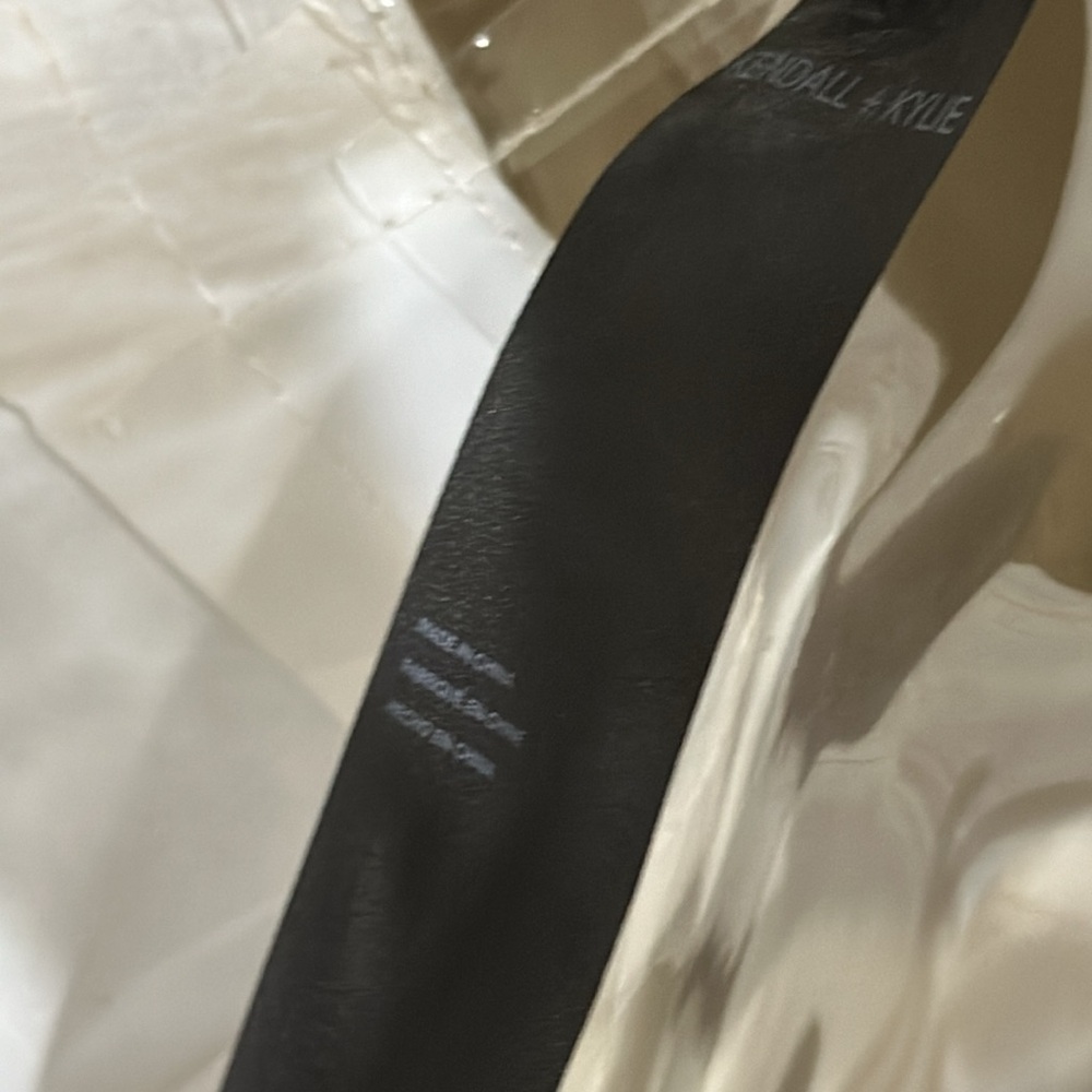Kendall and Kylie see through Throw - Picture 5 of 6